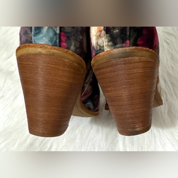 Sofft Ladies Tamela Printed Velvet Ankle Boot Multi Floral EUC - Picture 8 of 16